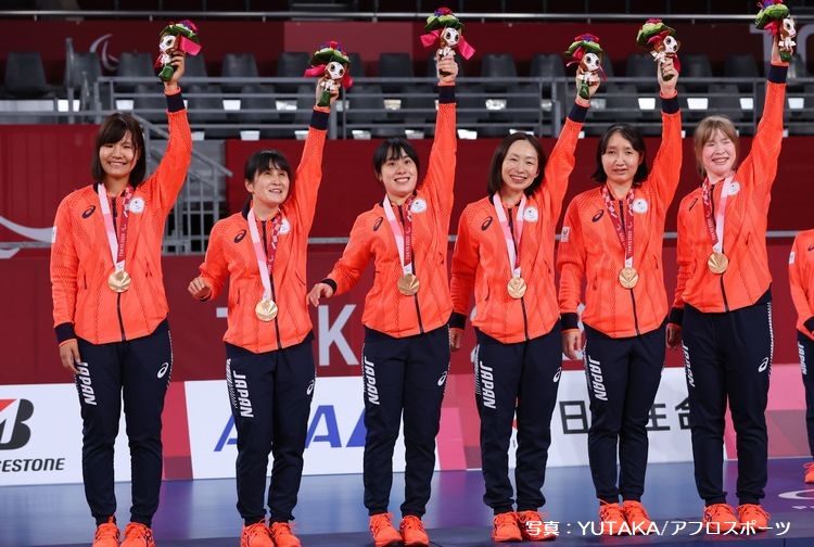 表彰式での日本女子チーム